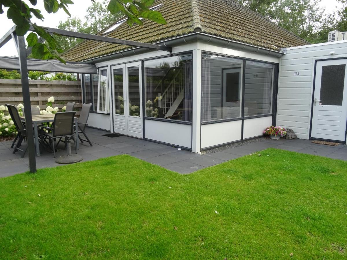 Ferienhaus Kustverhuur, Park Schoneveld, Duinroos 123