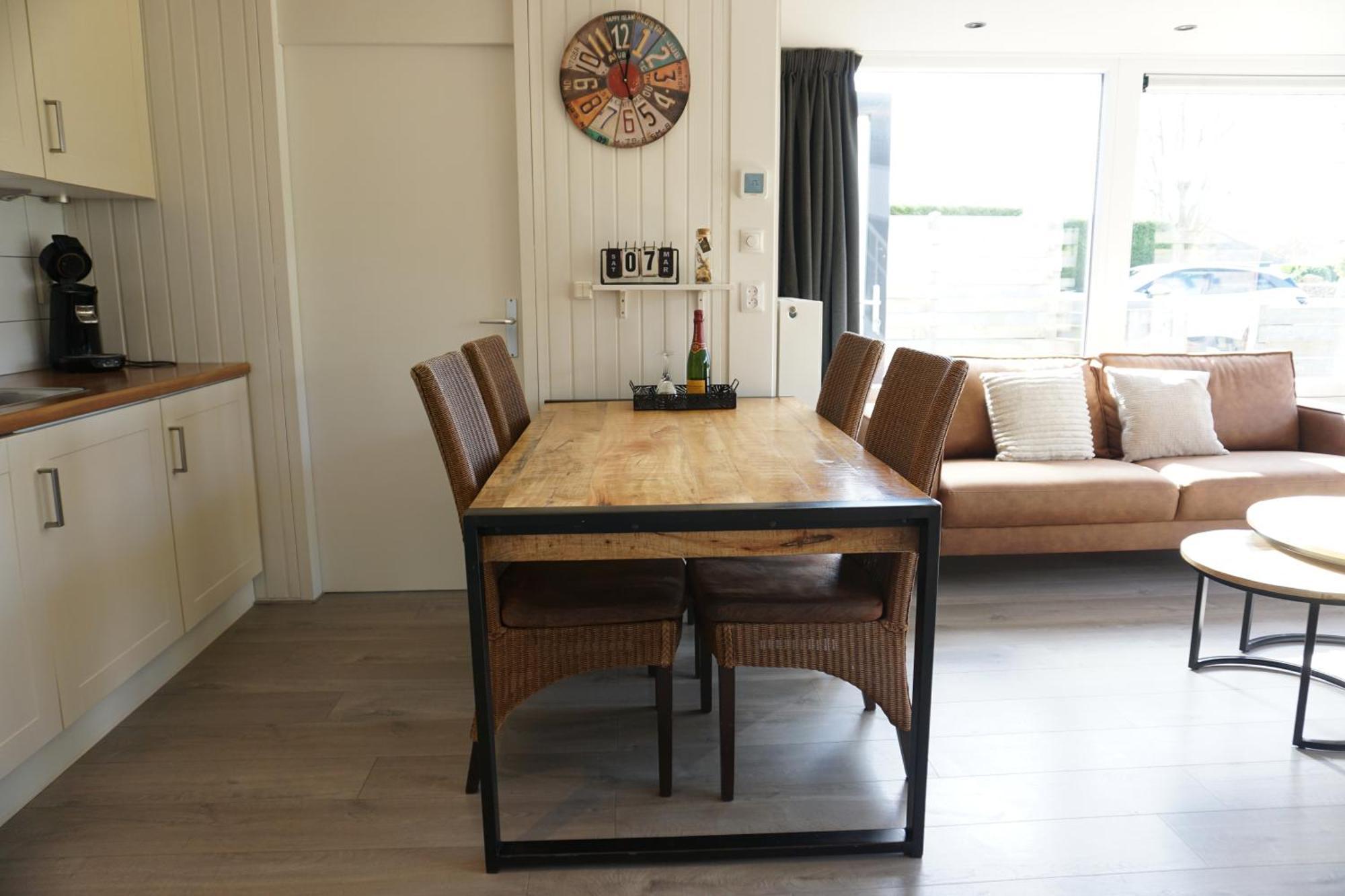 Ferienhaus Kustverhuur, Park Schoneveld, Duinroos 123 *
